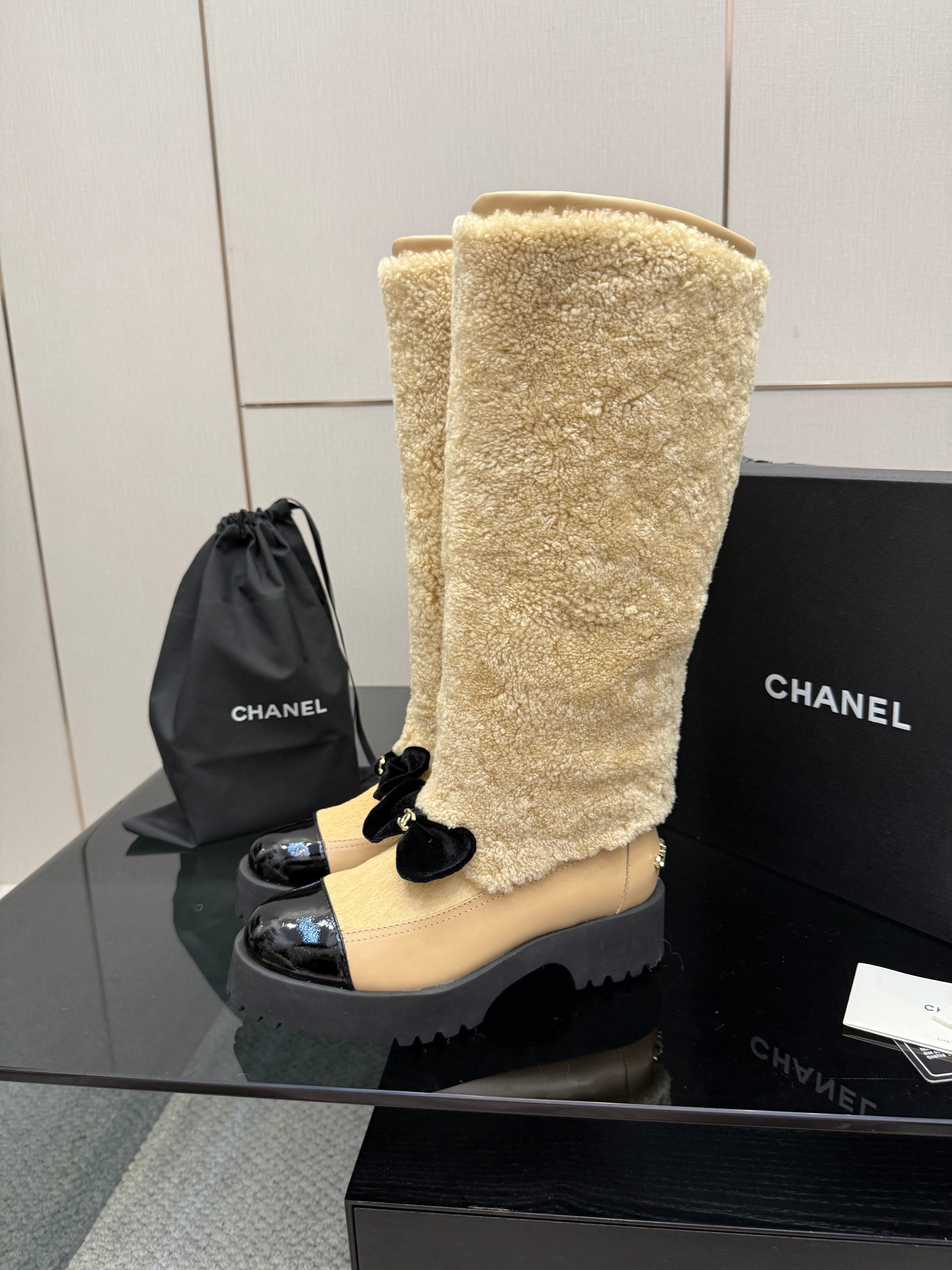 CC knee-high boots beige sheepskin and wool 532191