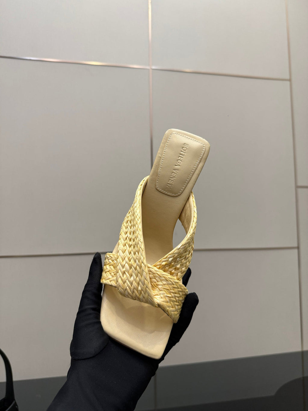 BV 26s Heeled Sandals 9.5cm Light Yellow Calfskin Raffia