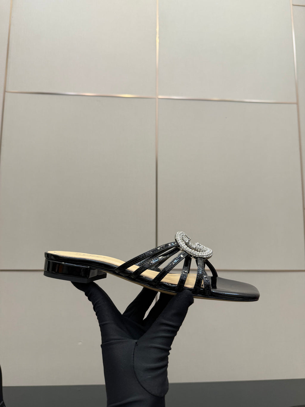 Women's Slide 25mm With Crystal Interlocking G Black Patent Leather
