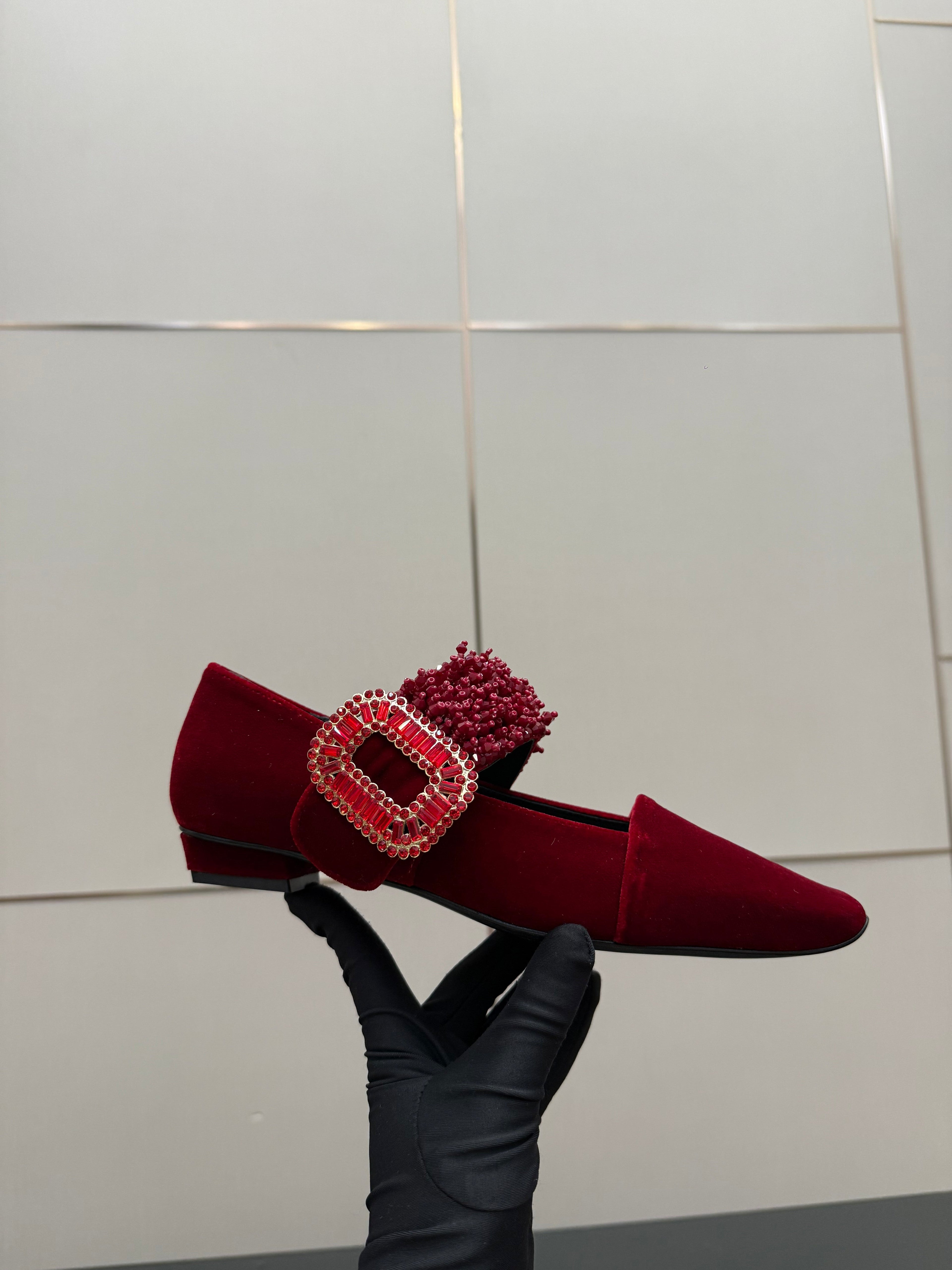 RV Belle Vivier Mary Janes Red Velvet 629887