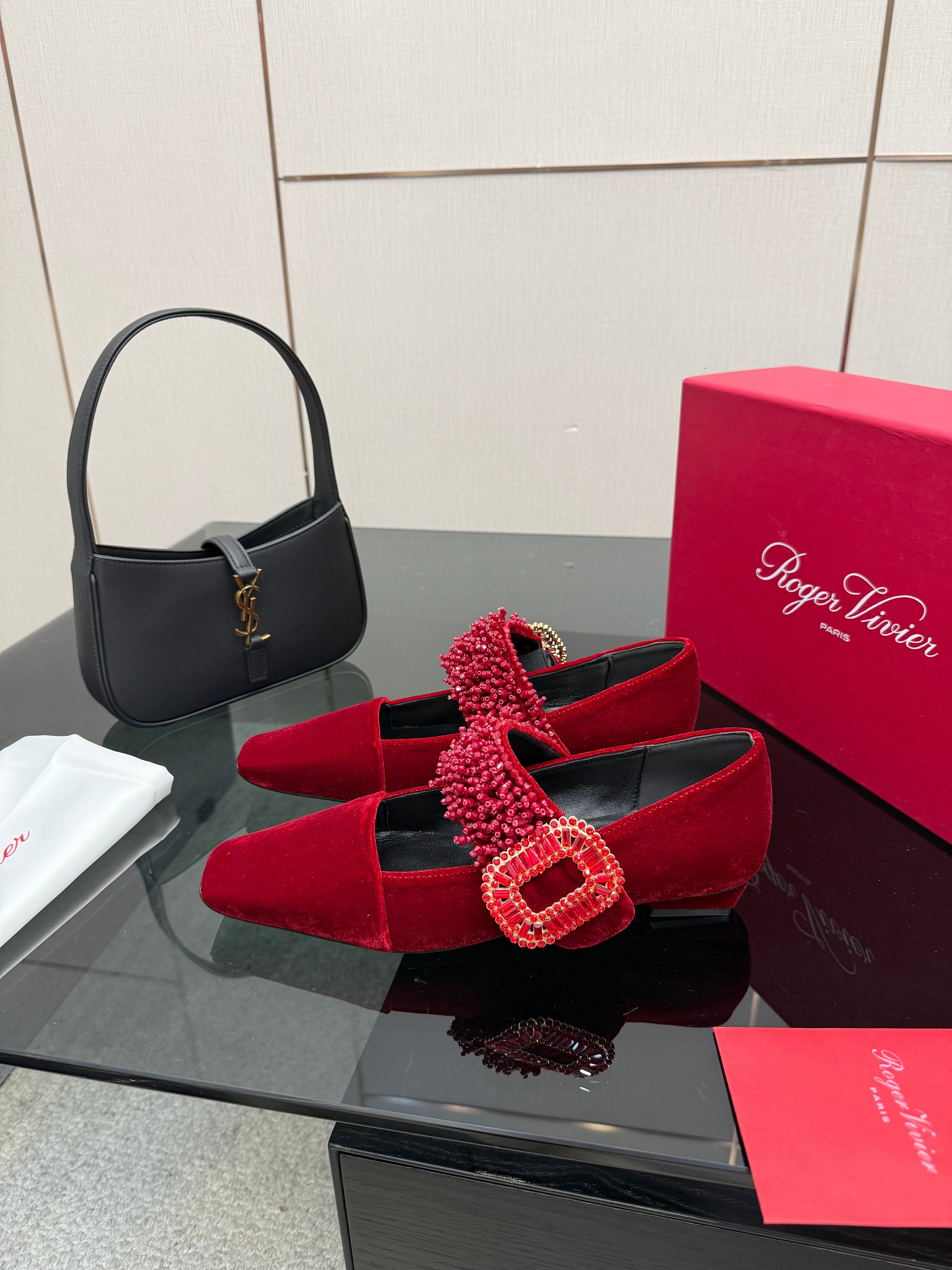 RV Belle Vivier Mary Janes Red Velvet 629887