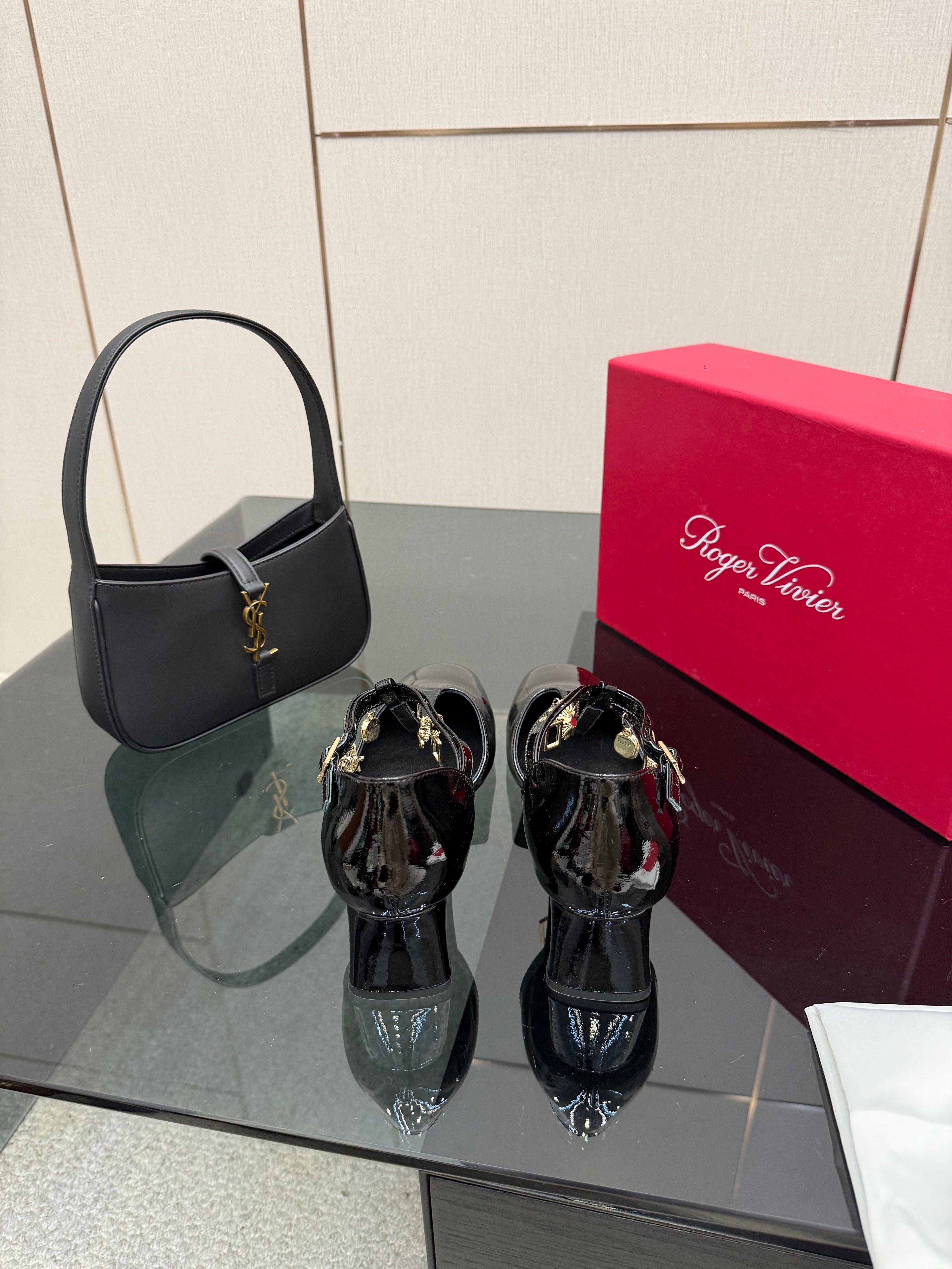 RV 26WF New T-Strap Rhinestone Strap Sandals 7cm Black Patent Leather 629891