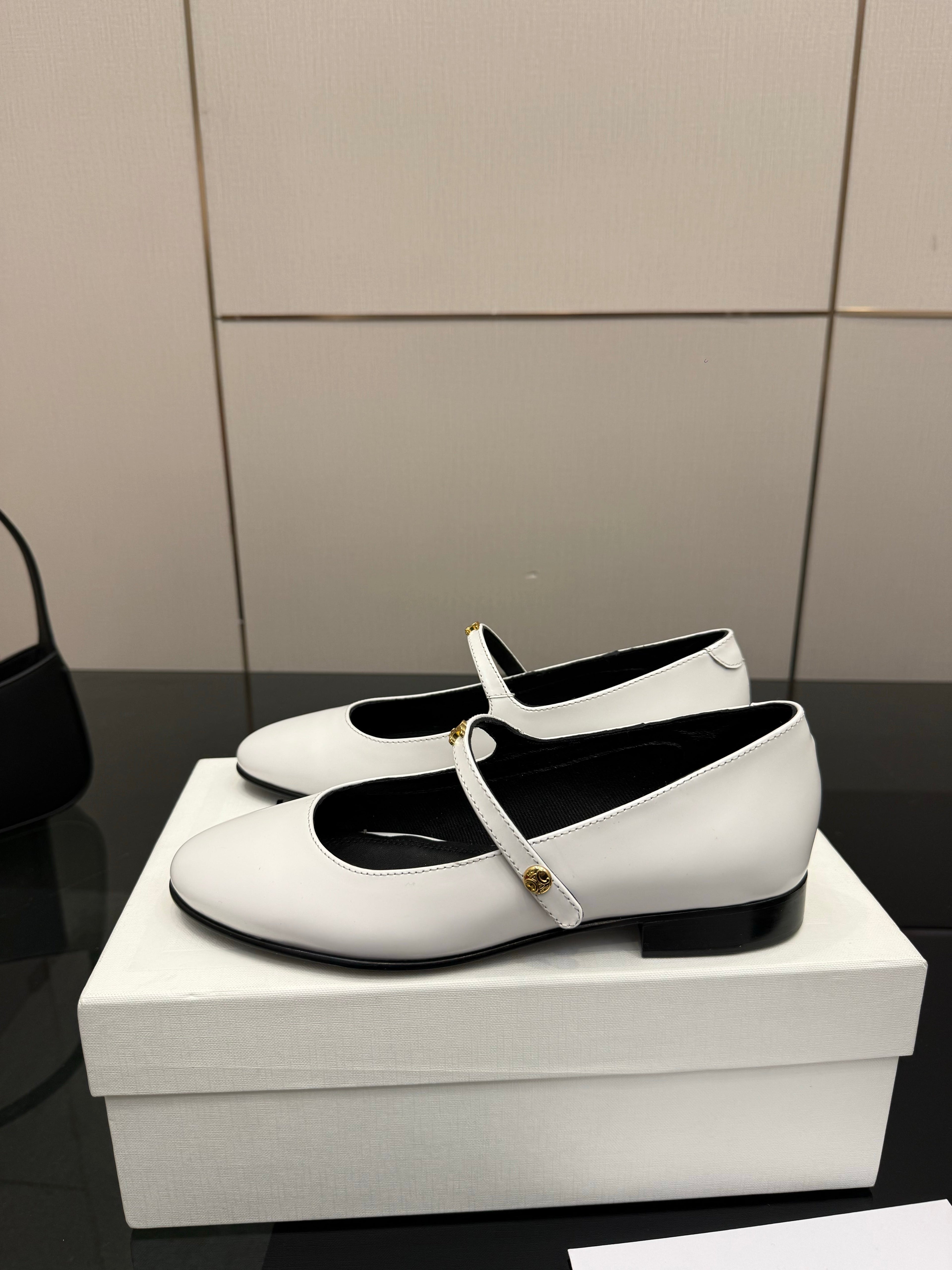 CL City Mary-Jane White Lambskin 725640