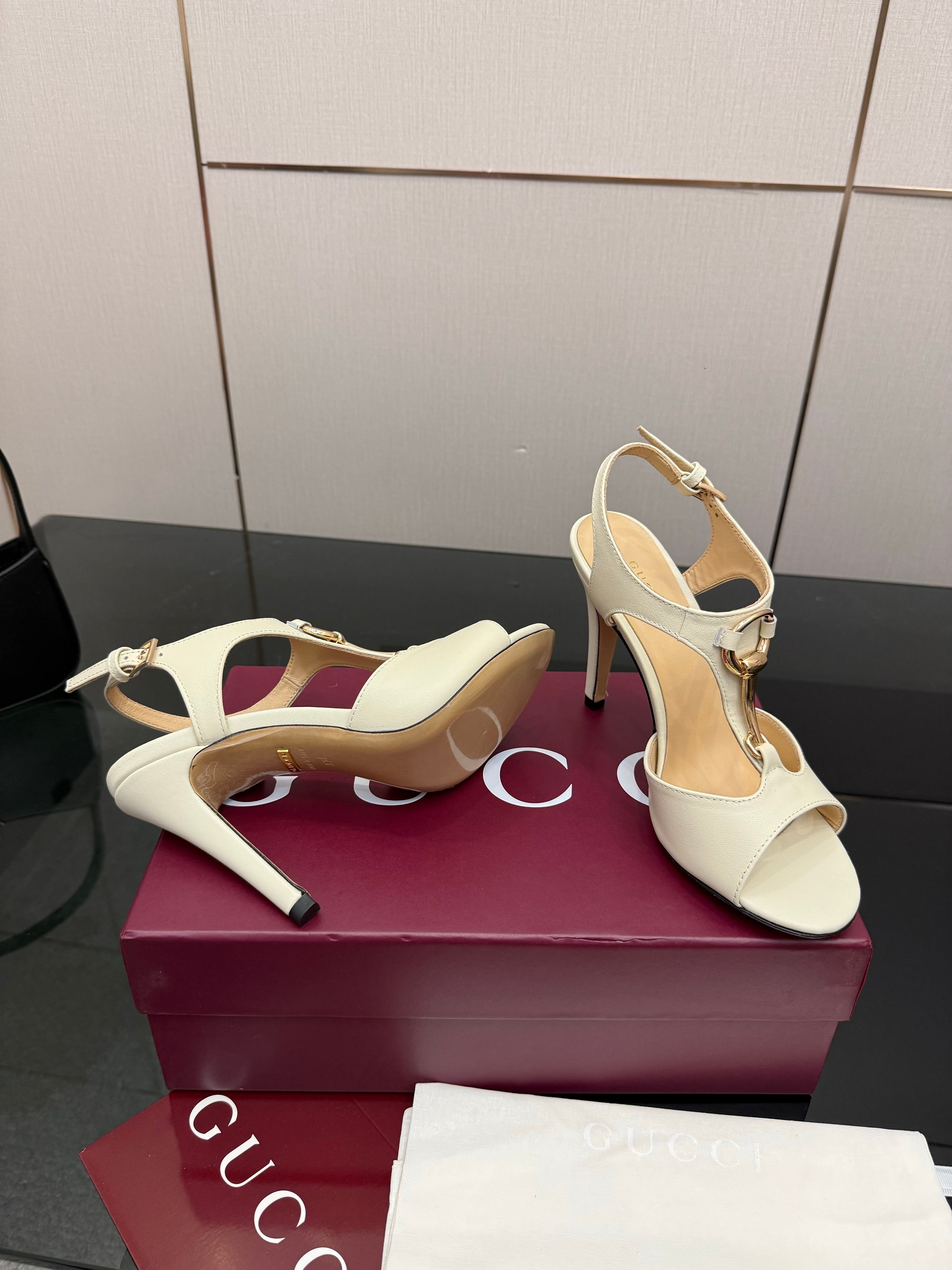 GG G-Buckle High-Heeled Sandals 10.5cm Ivory Cowhide 725305