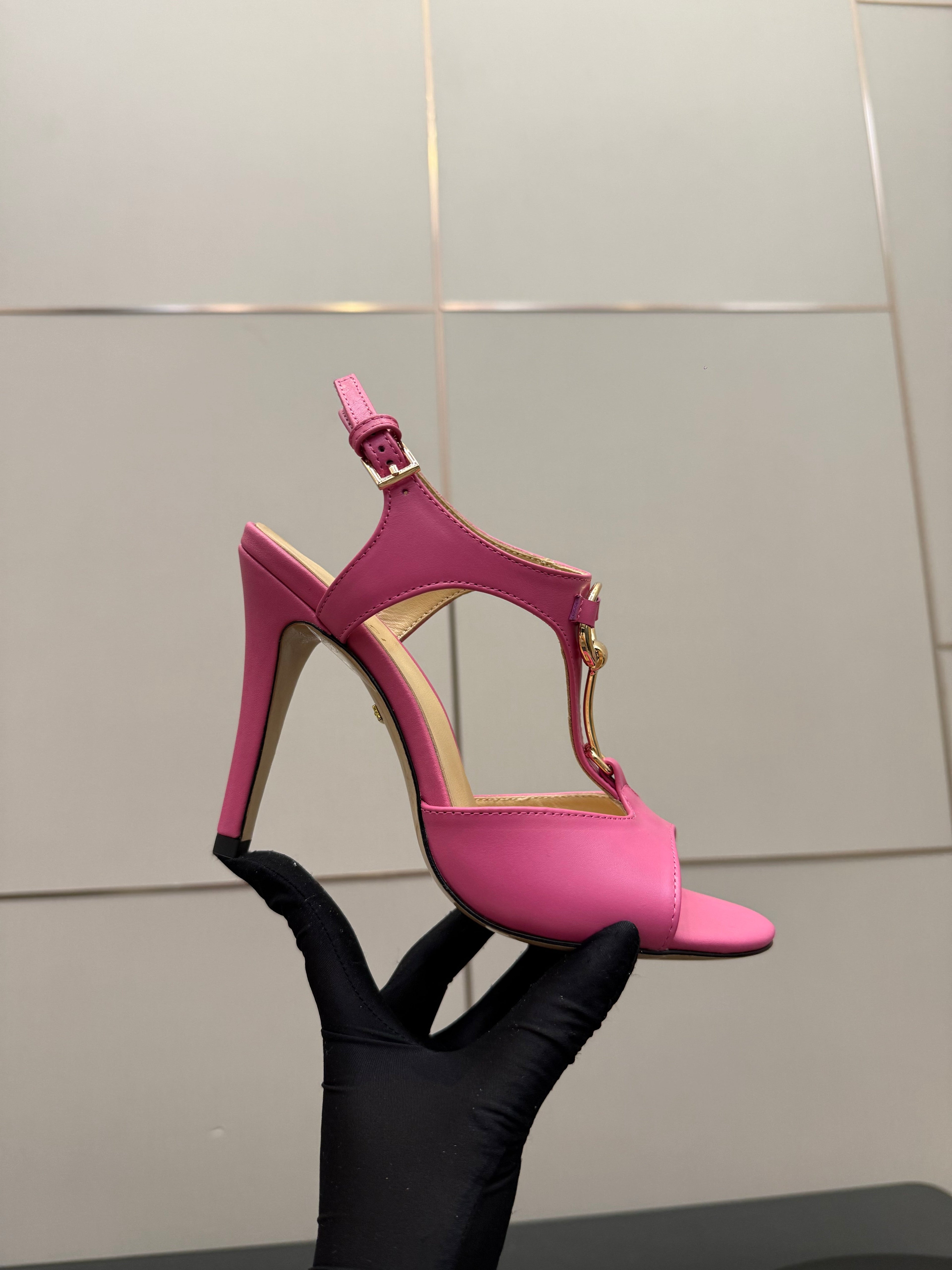 GG G-Buckle High-Heeled Sandals 10.5cm Pink Cowhide 725307