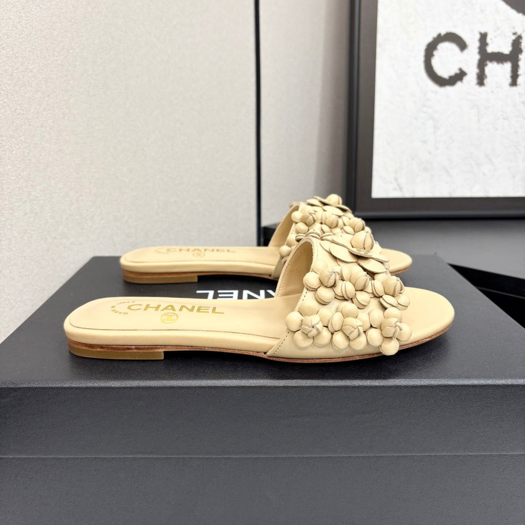 CC 25C Mules Flower Beige Calfskin
