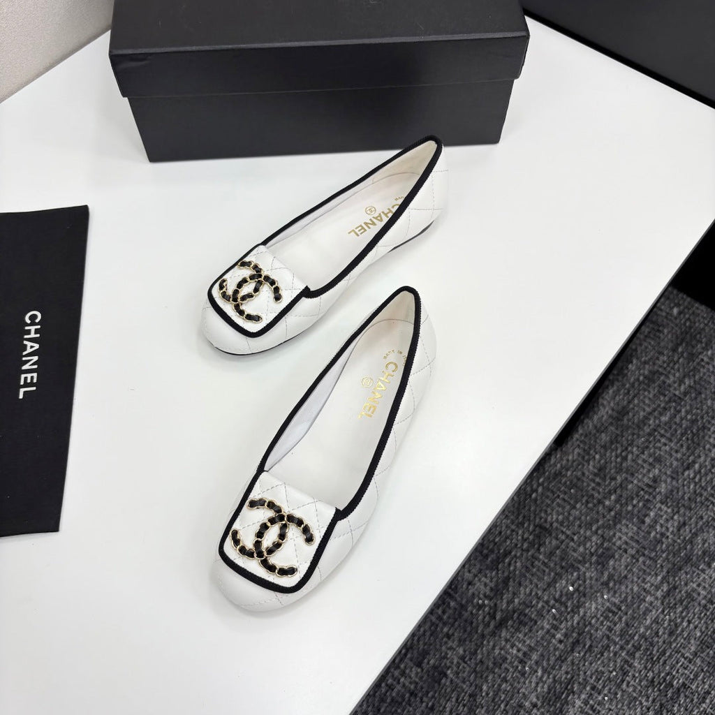 CC 25 Ballet Flat Large Logo White Quilted Calfskin