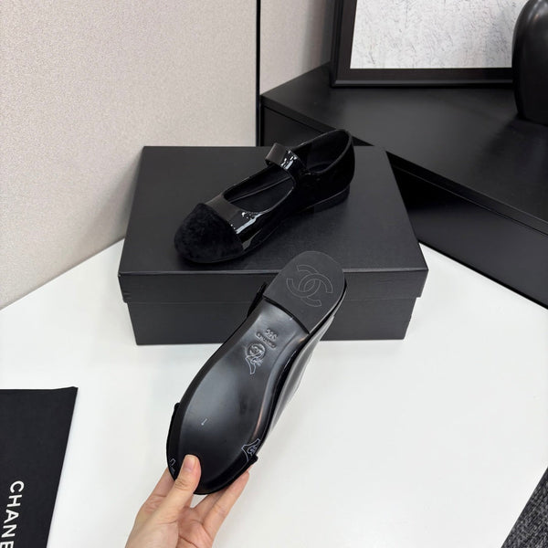 CC 25 Mary Janes In Black Patent Sheepskin And Velvet 352465