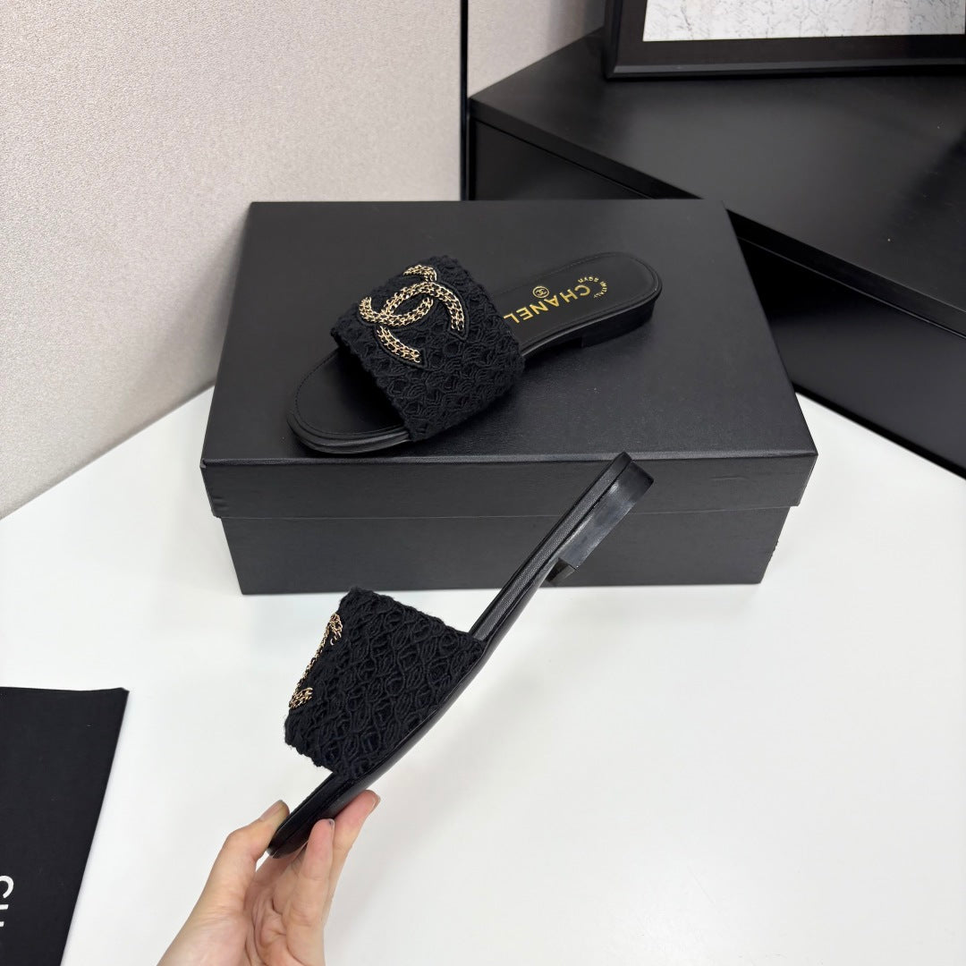 CC 25 Doubble Chain Embroidered Slippers Black Fabric 352495