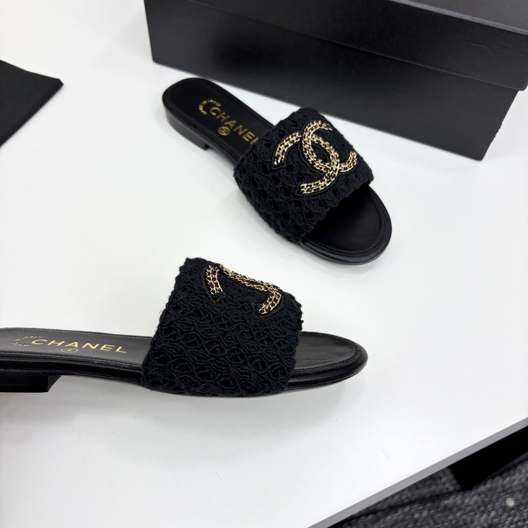 CC 25 Doubble Chain Embroidered Slippers Black Fabric 352495
