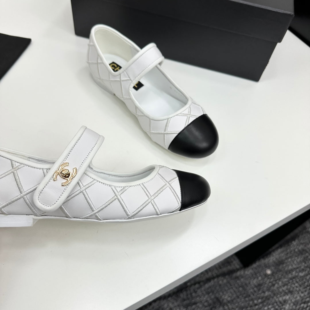 CC25 Mary Janes White Black Cowhide 352504