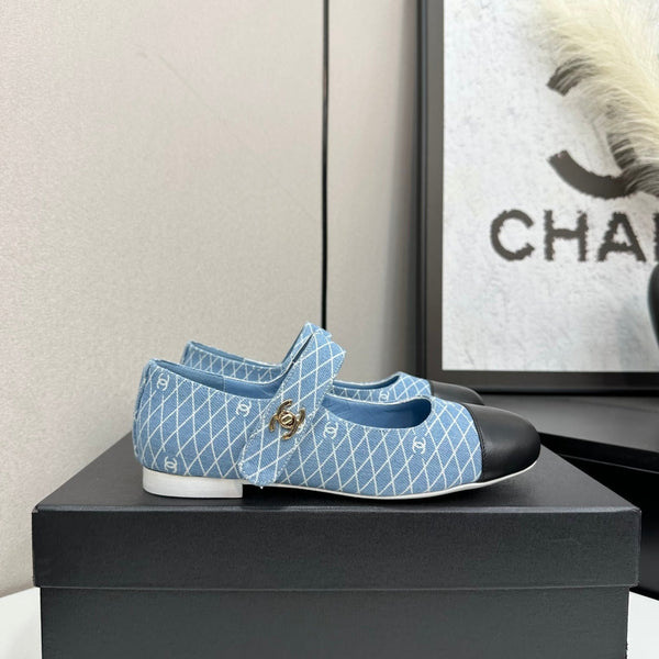 CC25 Mary Janes Light Blue Fabric And Black Cowhide 352509