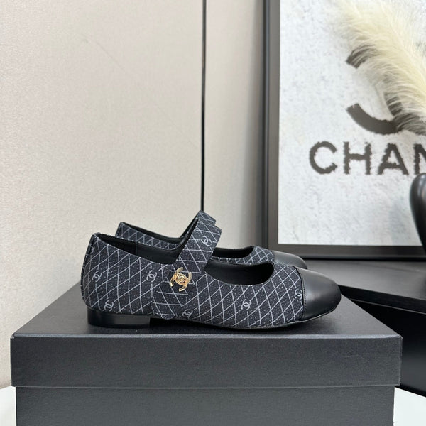 CC25 Mary Janes Black Fabric And Cowhide 352510