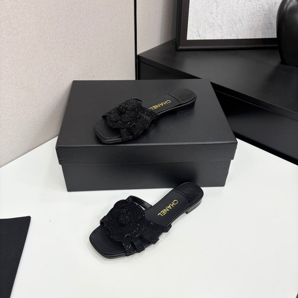 CC 25 Camellia Open Flat Mule Black Stone Grain And Sheepskin 368851