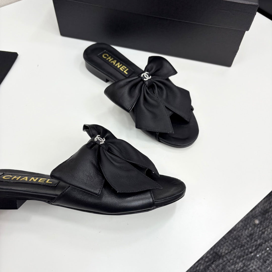CC 25 Big Bow Mule Black Sheepskin 368863