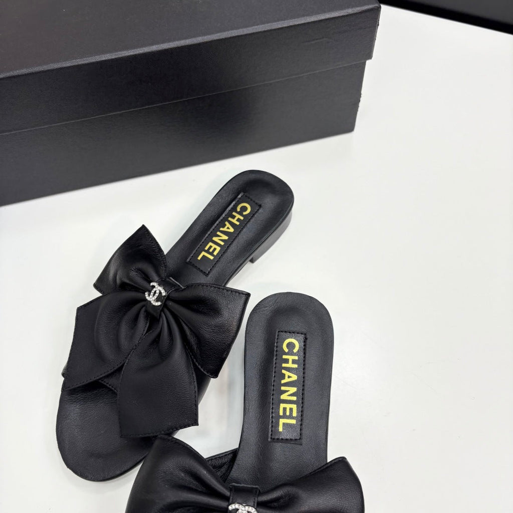 CC 25 Big Bow Mule Black Sheepskin 368863