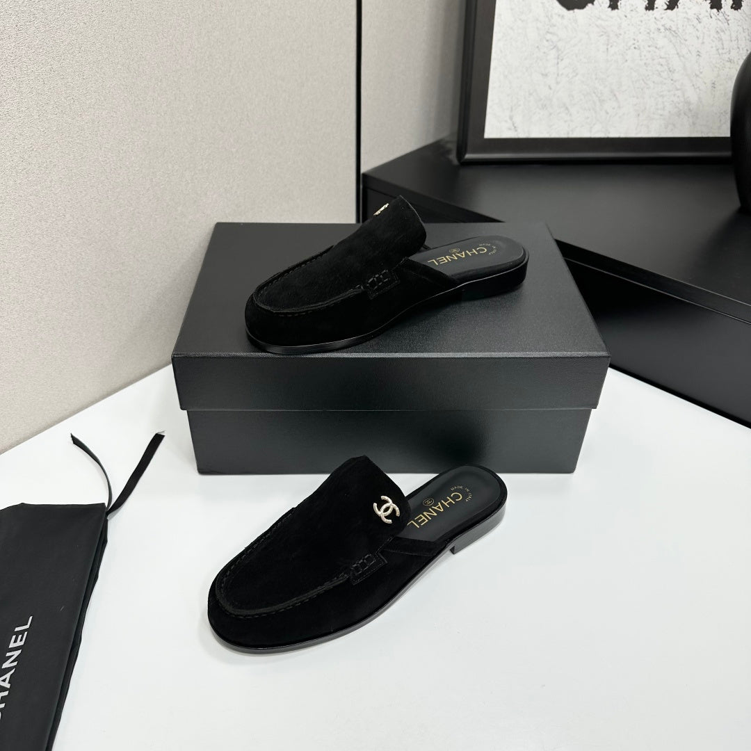 CC SS 2026 Pre Loafer Sandal Black Suede 630502