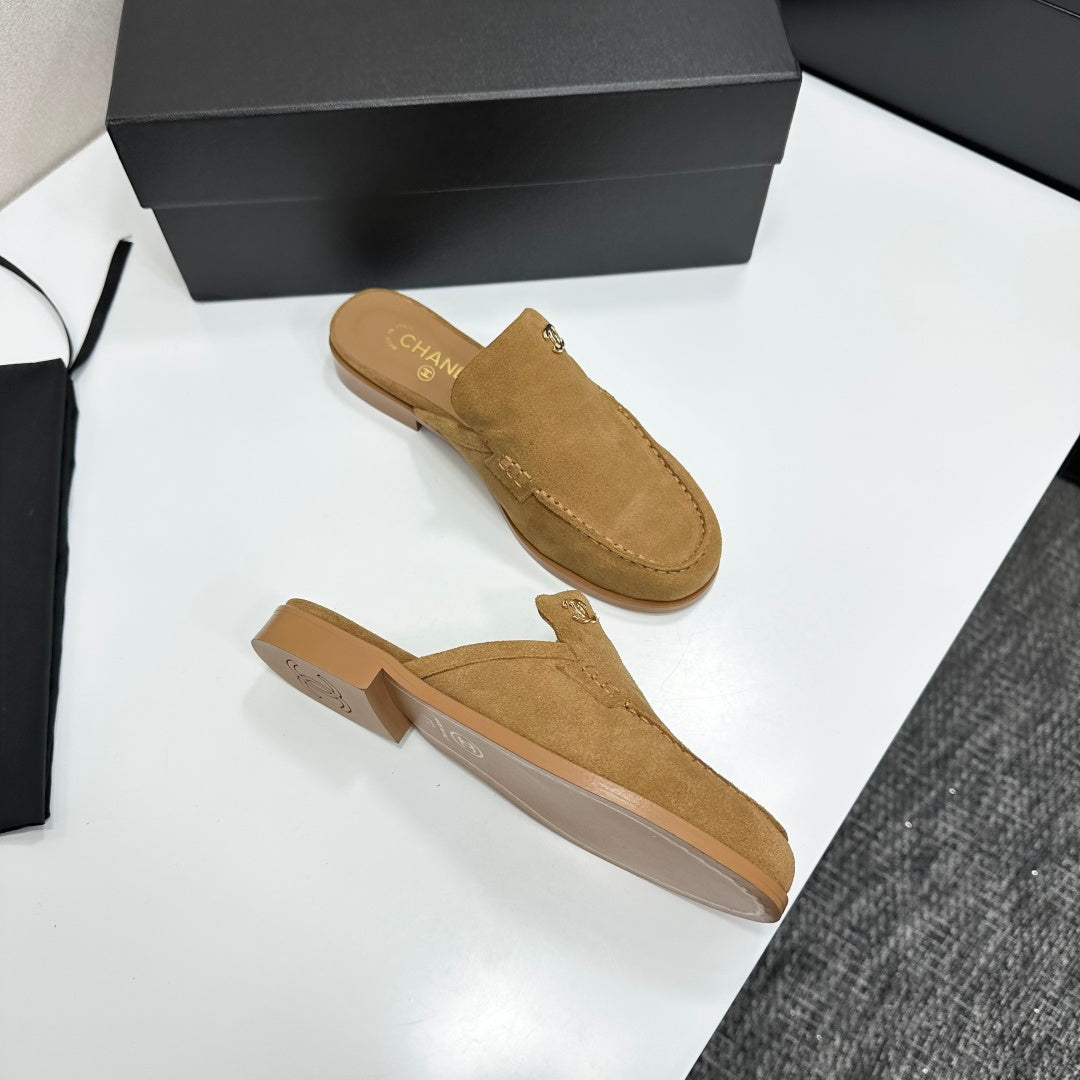 CC SS 2026 Pre Loafer Sandal Camel Suede 630503