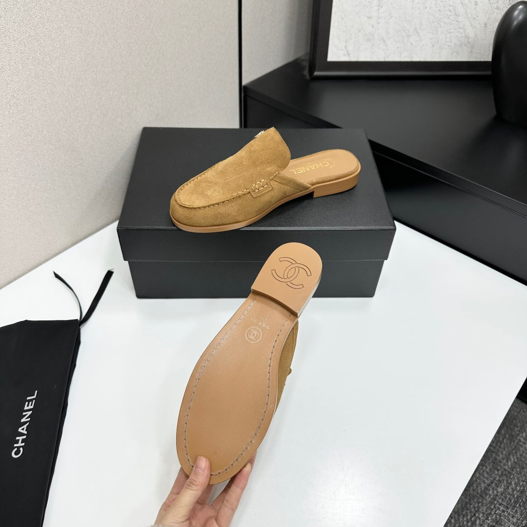 CC SS 2026 Pre Loafer Sandal Camel Suede 630503