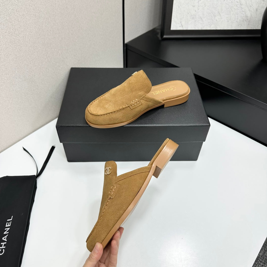 CC SS 2026 Pre Loafer Sandal Camel Suede 630503