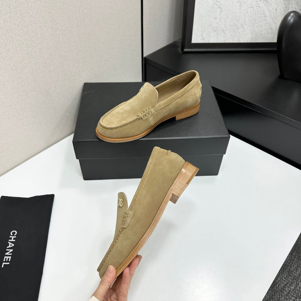 CC SS 2026 Pre Loafer Camel Suede 630469