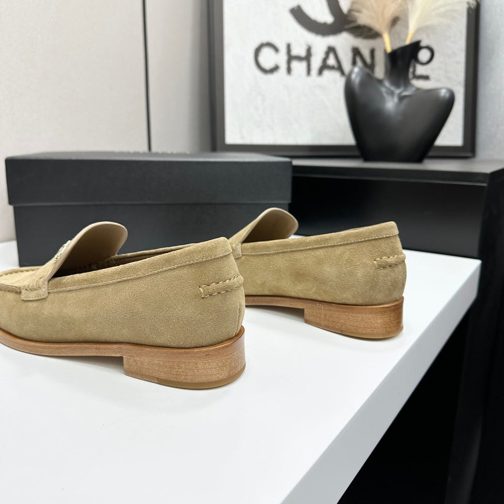 CC SS 2026 Pre Loafer Camel Suede 630469