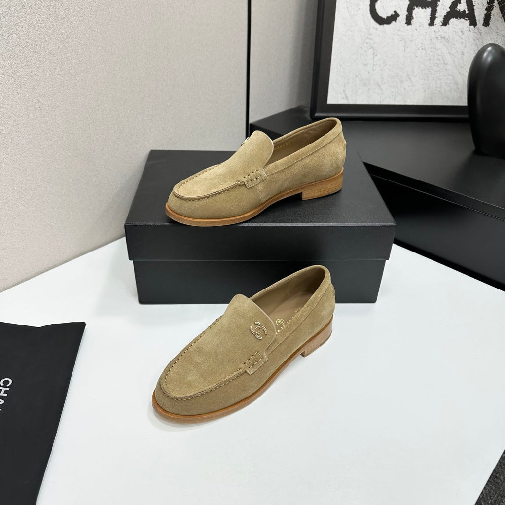 CC SS 2026 Pre Loafer Camel Suede 630469