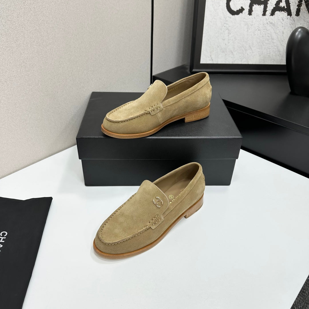 CC SS 2026 Pre Loafer Camel Suede 630469