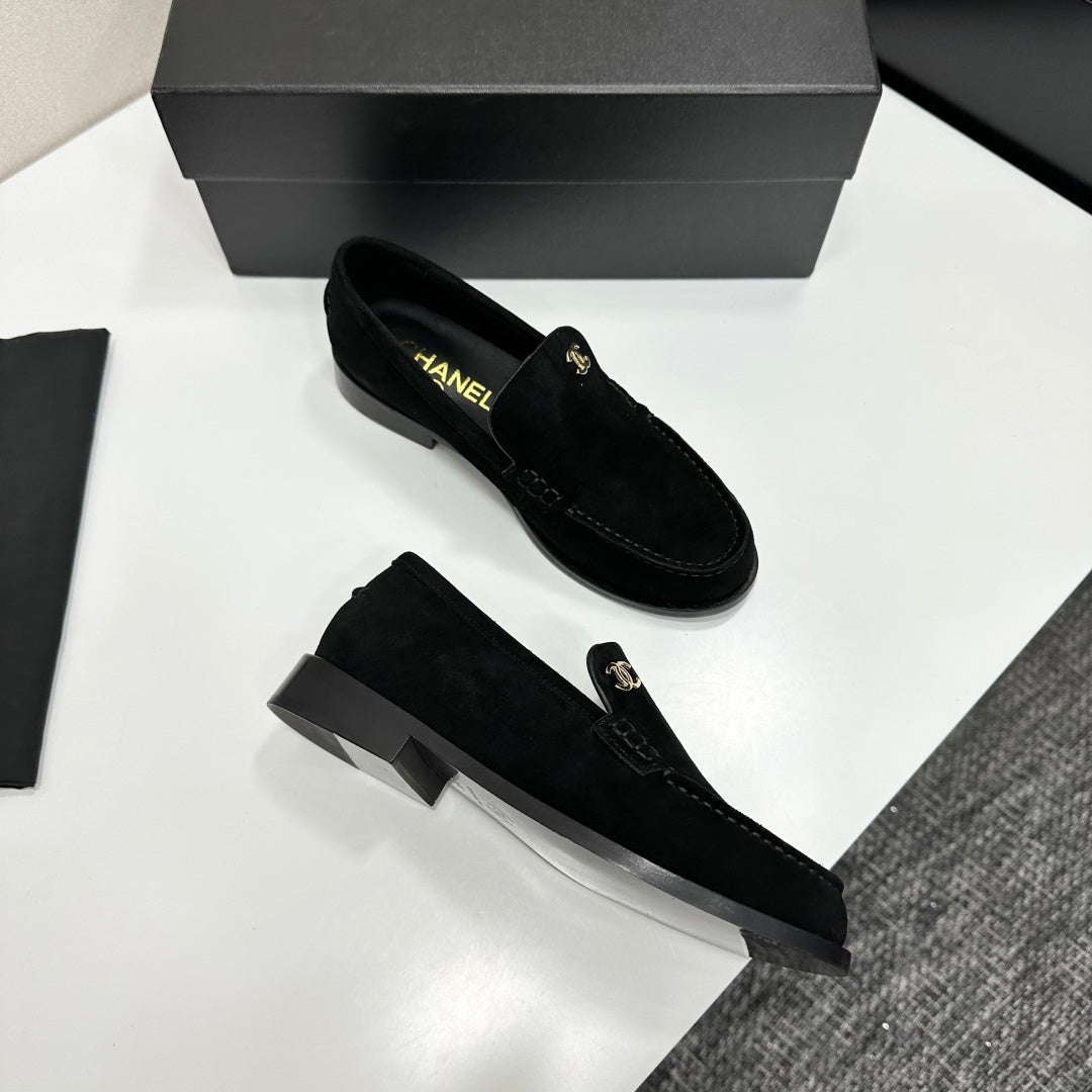 CC SS 2026 Pre Loafer Black Suede 630473