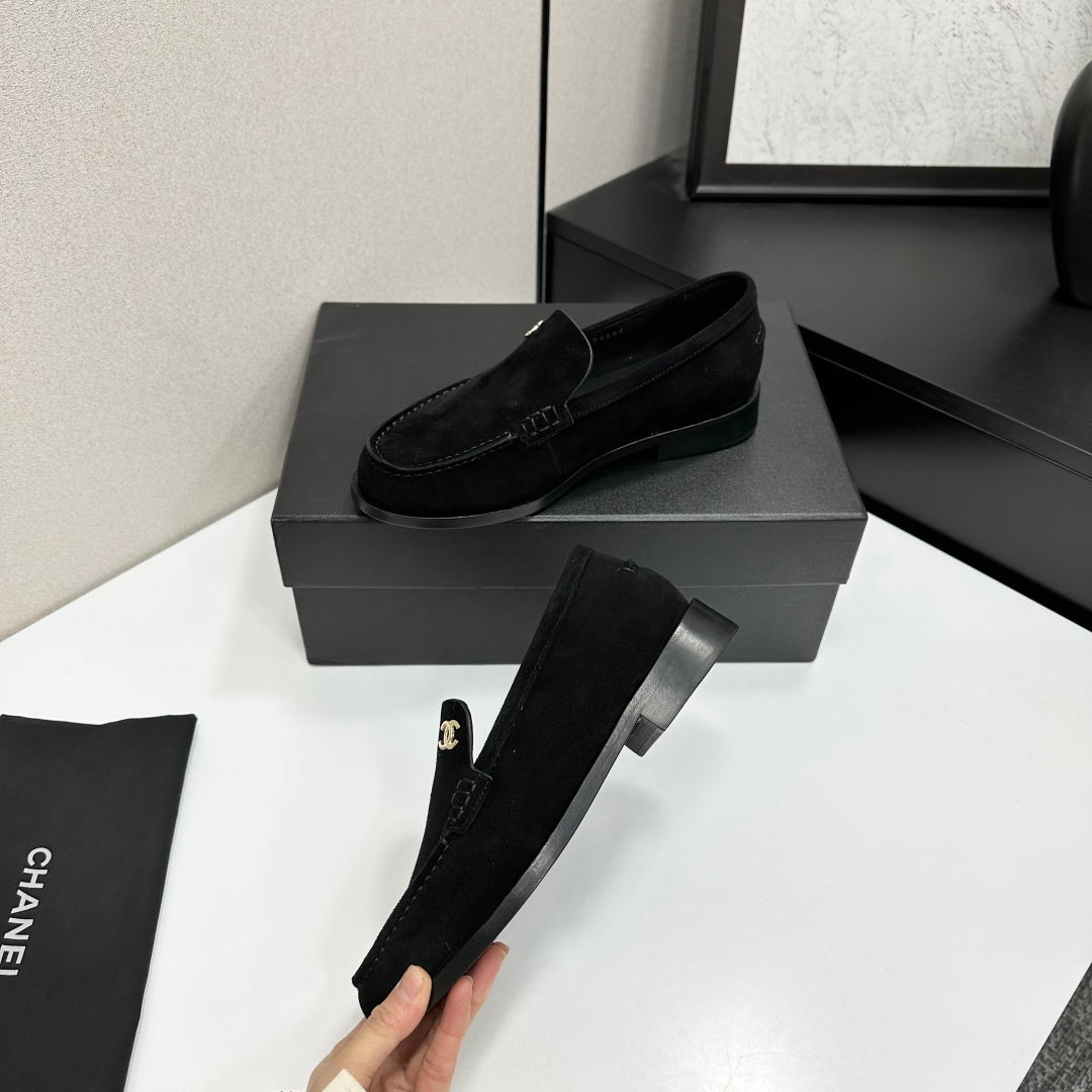 CC SS 2026 Pre Loafer Black Suede 630473