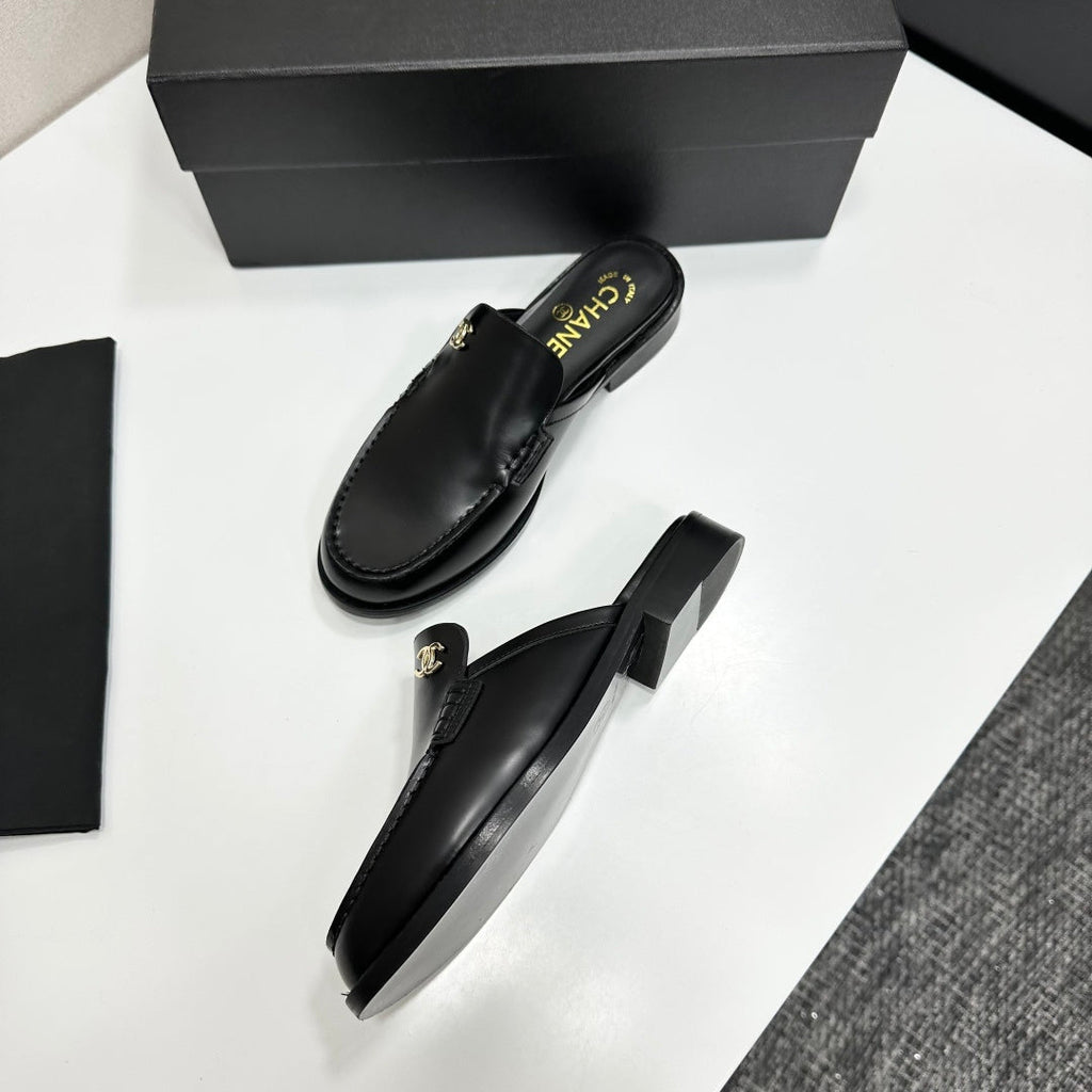 CC SS 2026 Pre Loafer Sandal Black Calfskin 630477