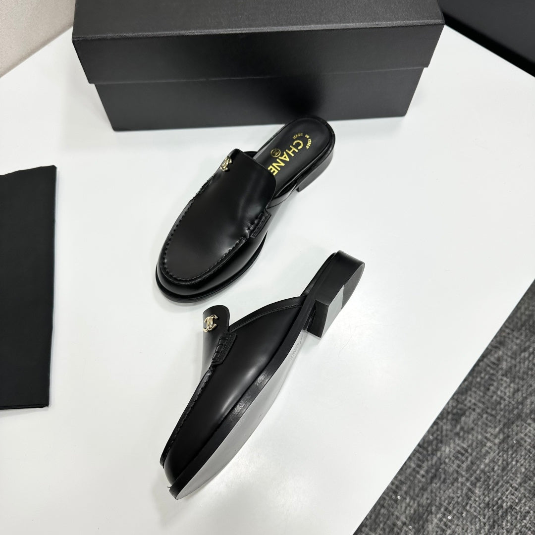 CC SS 2026 Pre Loafer Sandal Black Calfskin 630477