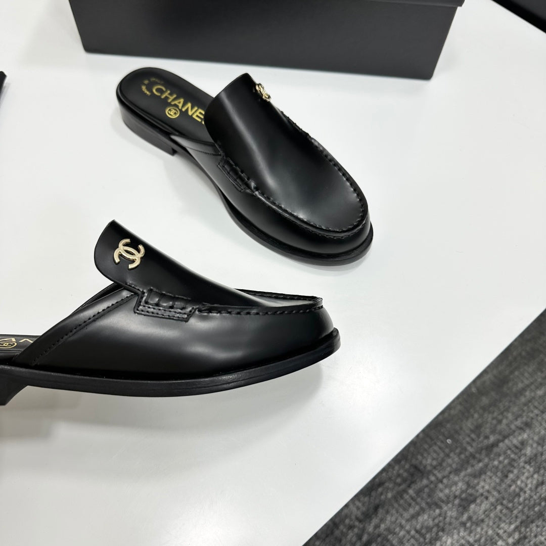 CC SS 2026 Pre Loafer Sandal Black Calfskin 630477