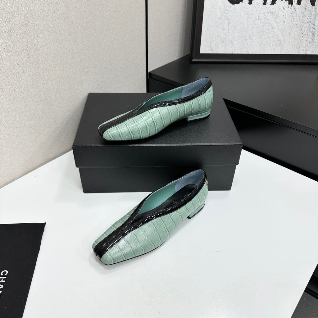 CC 26s Ballet Flats Light Green Glossy Crocodile Embossed Calfskin 743140
