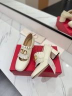 VT 2025 Signature Heeled Loafer Ivory Calf Leather 295068