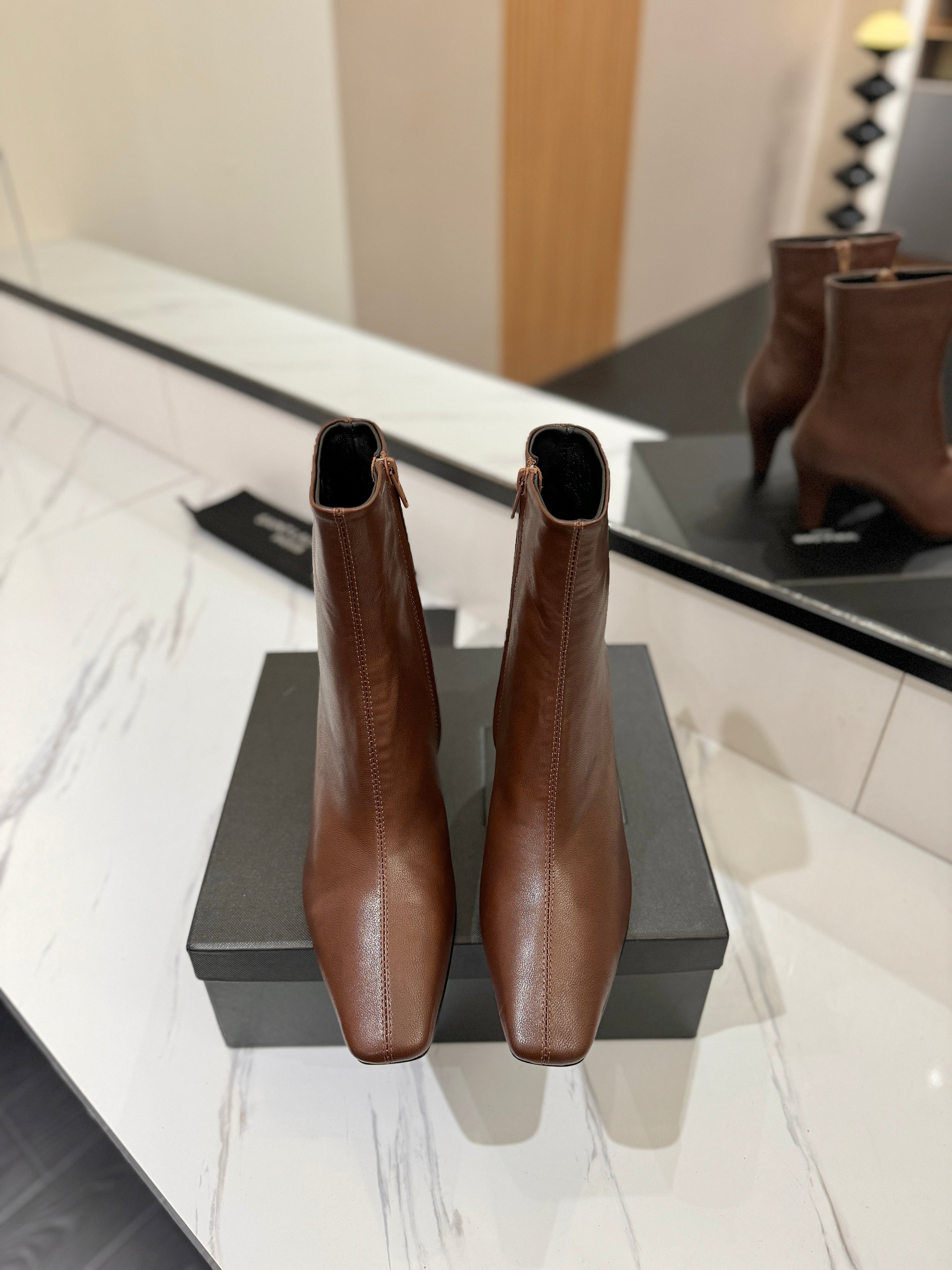 YSL 25 High-heeled Boot Brown Cowhide 520776