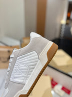 VT 25S Casual Sneakers Light Gray White Suede Cowhide 560753