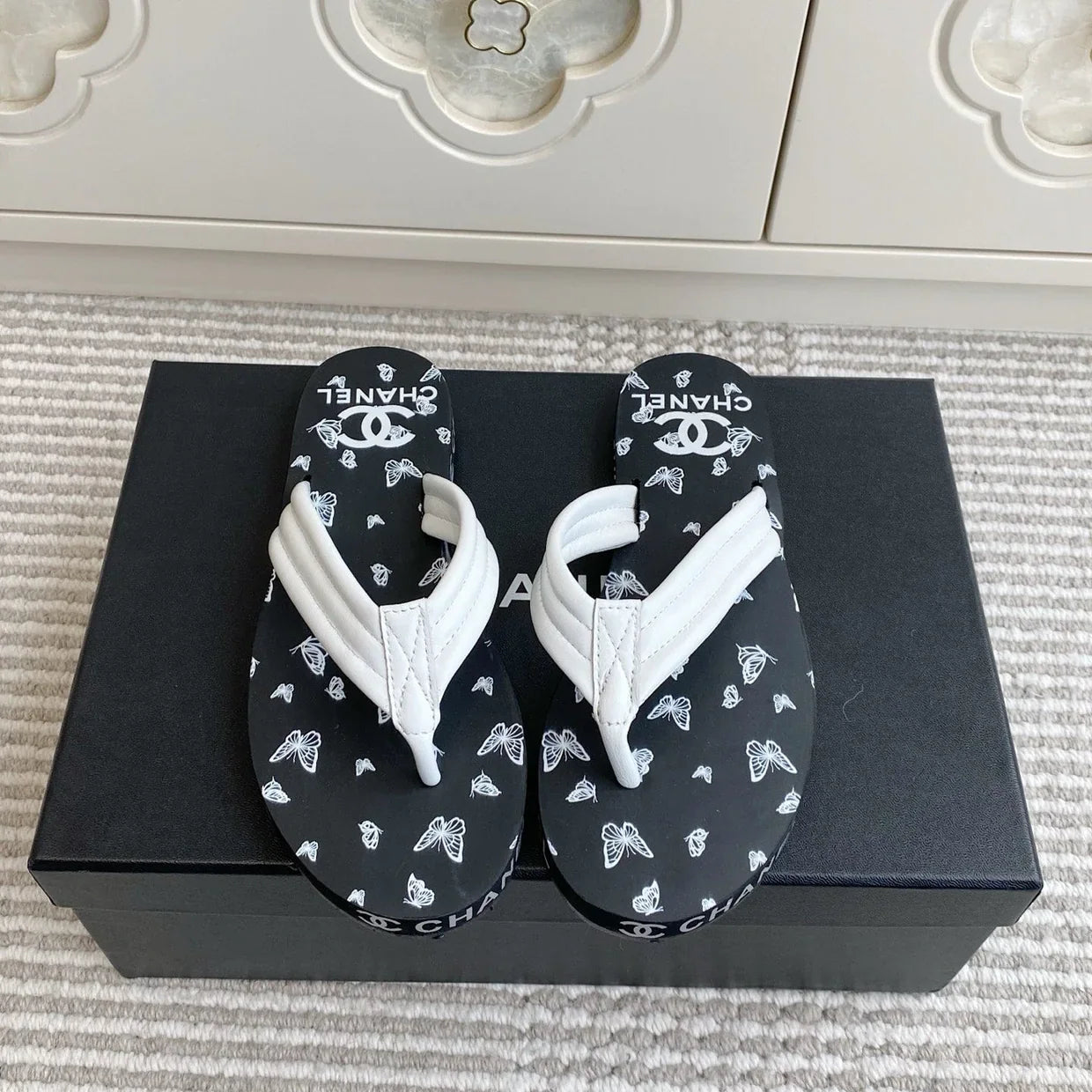CC 26s Thong Sandals Black White Rubber Leather 647684