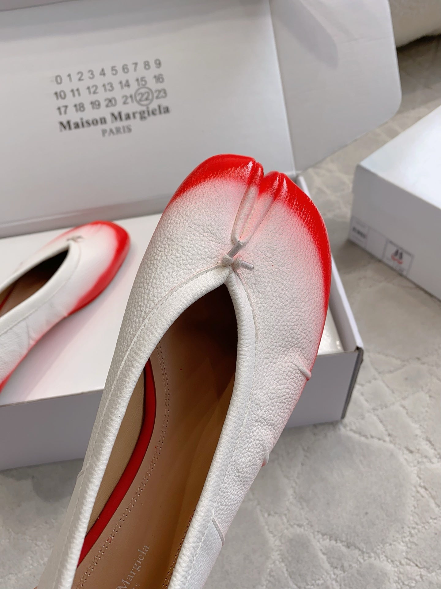 Maison Margie Split-Toe Ballet Flats Red White Cowhide 724743