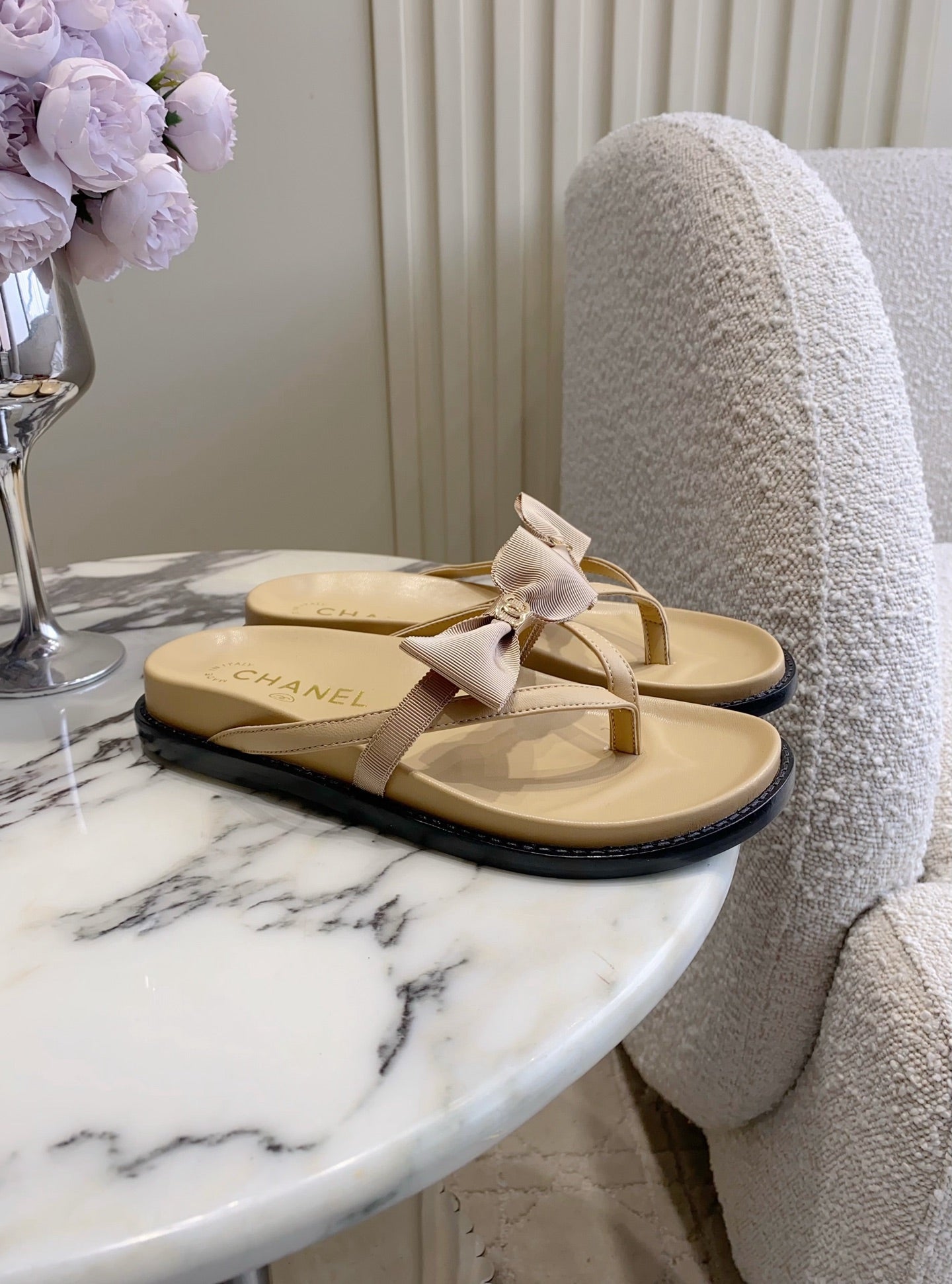 CC 26s Bow Thong Sandals Beige Lambskin 723723