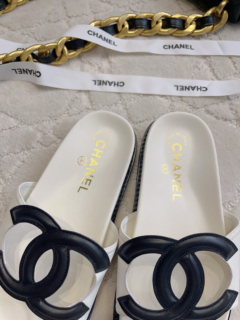 CC Logo Slide White Lambskin 723799