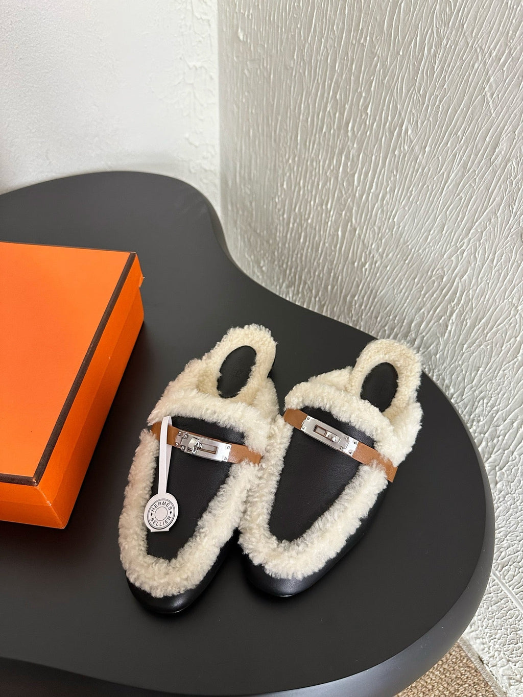 HM Oz Mule Black Mix White Lambskin Lined With Wool Fleece 961093