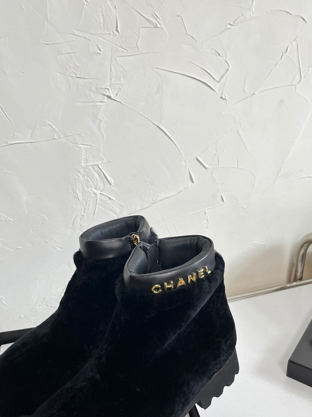 CC Interlocking CC Logo Boots Shearling Black Leather 543111