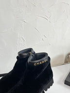 CC Interlocking CC Logo Boots Shearling Black Leather 543111