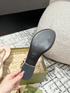 THONG SANDAL IN ALMOND BEIGE CALFSKIN