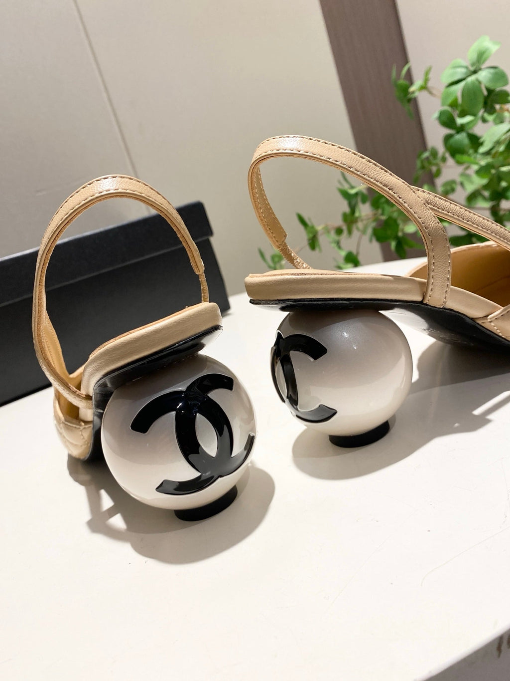 CC 26P Slingback Pearl-Shaped Heel 7cm Beige Black Quited Leather 767266