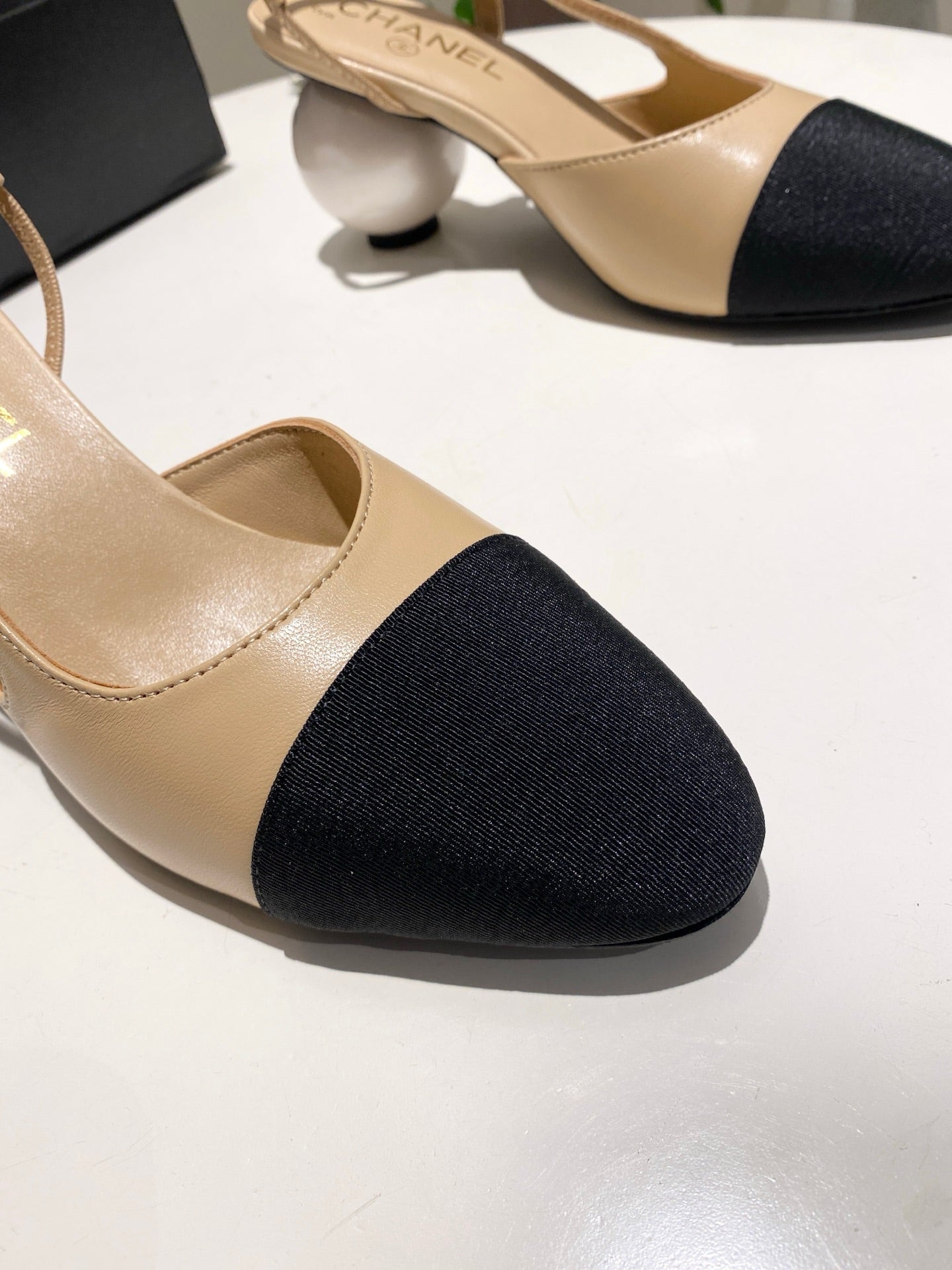 CC 26P Slingback Pearl-Shaped Heel 7cm Black Beige Leather 767271