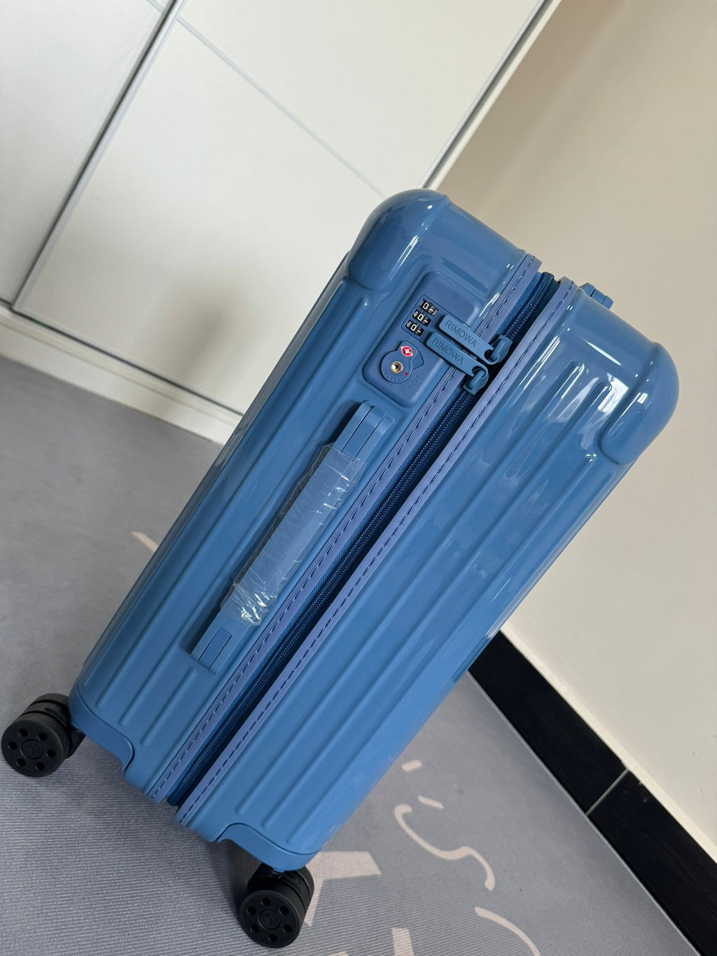 Rimowa 2025 Essential Suitcase Lake Blue Polycarbonate 274075