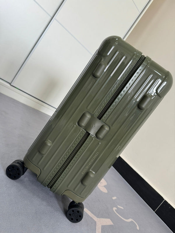 Rimowa 2025 Essential Suitcase Cactus Green Polycarbonate 274079