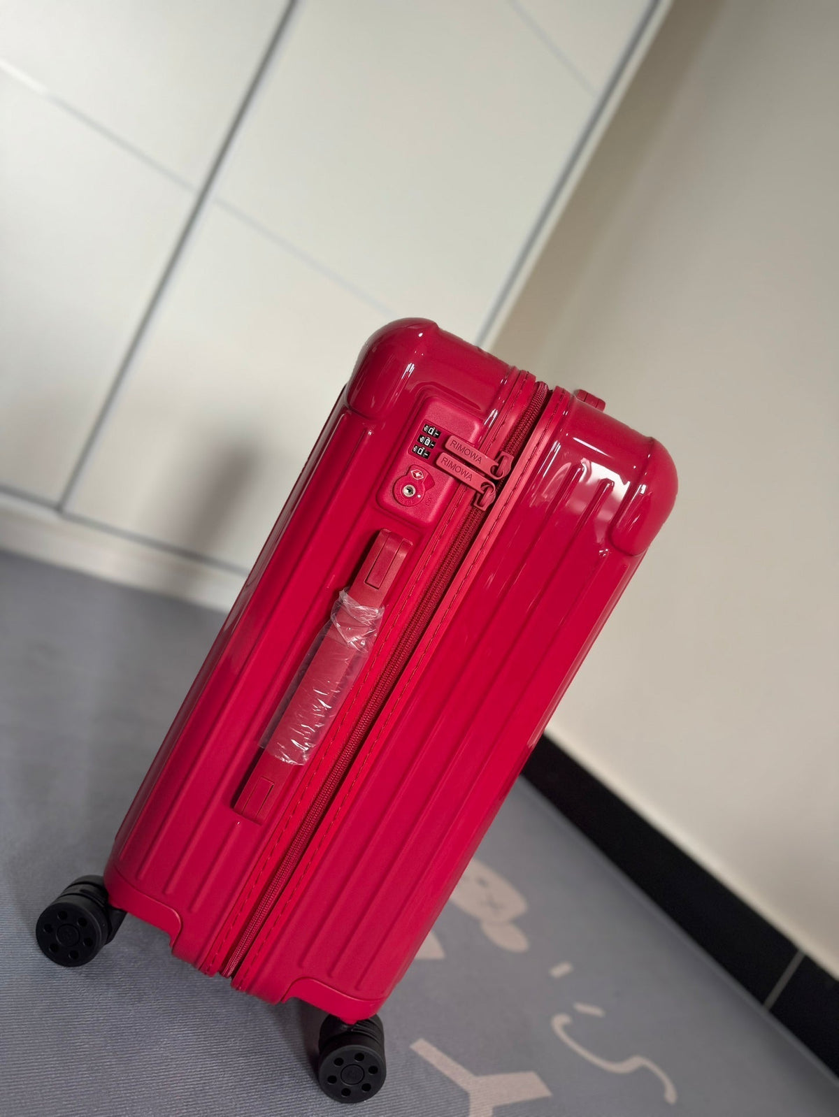 Rimowa 2025 Essential Suitcase Tree Rose Polycarbonate 274088